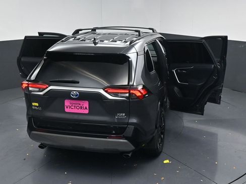 Used 2022 Toyota RAV4 XSE image 18