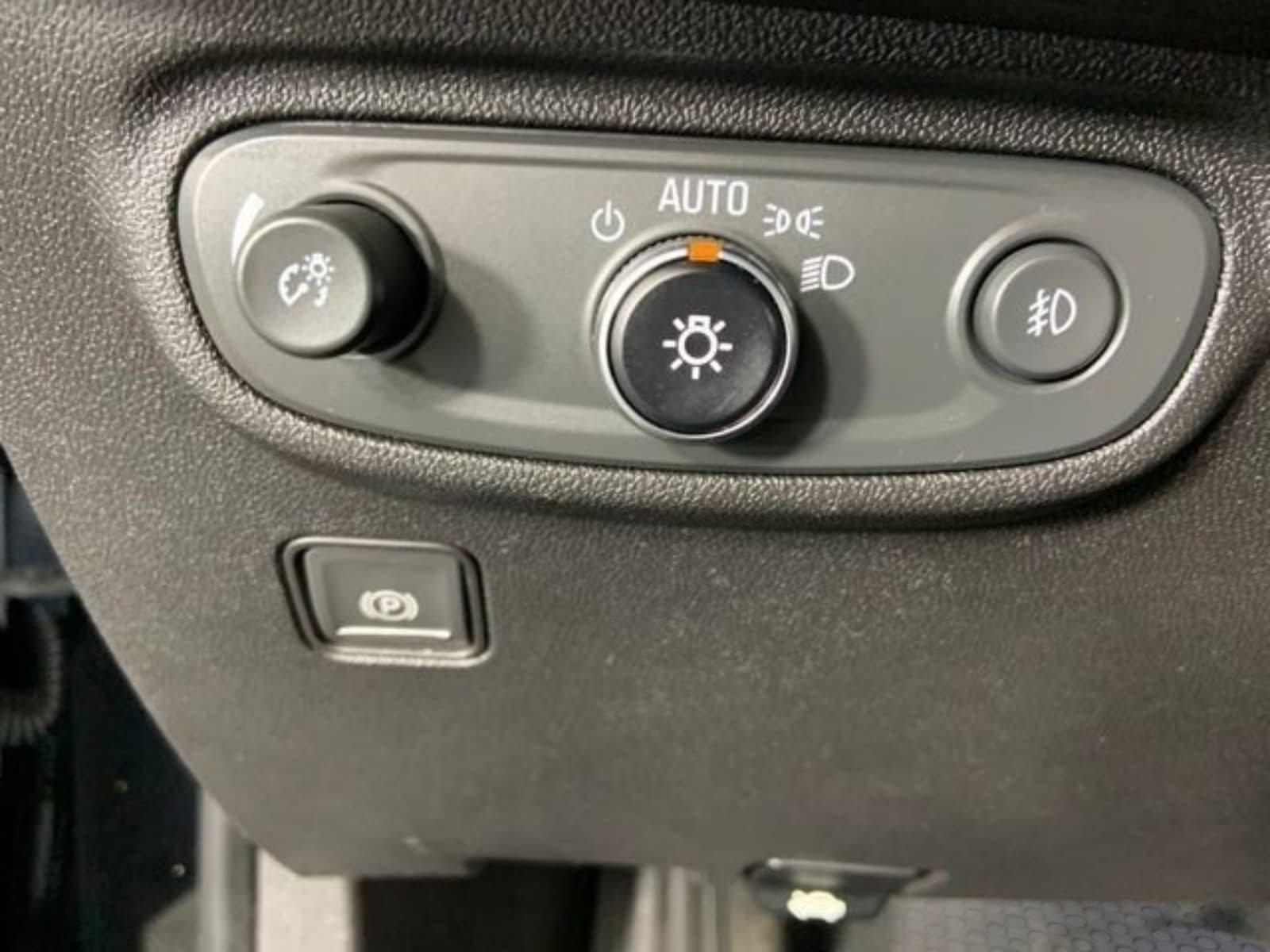Used 2018 GMC Terrain Denali w/ Advanced Safety Package AWD/4WD image 32