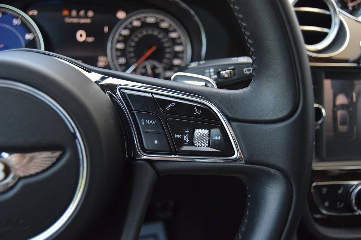 Used 2019 Bentley Bentayga AWD/4WD image 18