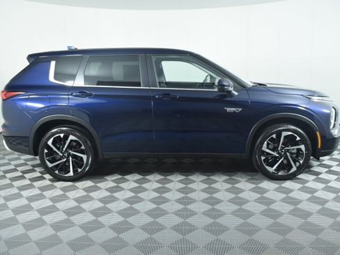 Used 2025 Mitsubishi Outlander SE image 5