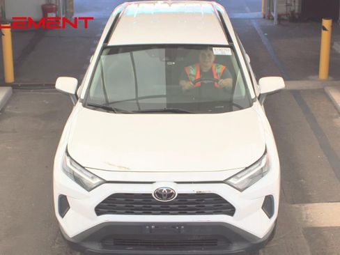 Used 2022 Toyota RAV4 XLE AWD/4WD image 2
