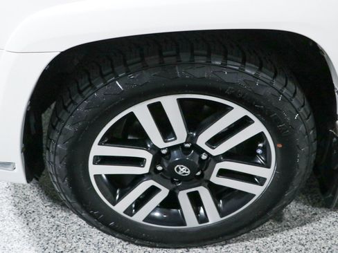 Used 2020 Toyota 4Runner Limited RWD image 11