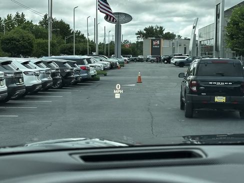 Used 2024 Cadillac Escalade Premium Luxury AWD/4WD image 21