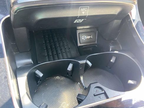 Used 2017 Mercedes-Benz E 300 4MATIC image 27