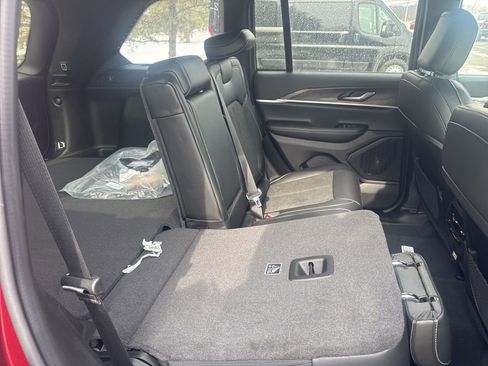 New 2026 Jeep Grand Cherokee Altitude AWD/4WD image 38