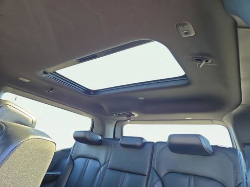 Used 2023 Jeep Wagoneer 4WD w/ Premium Group I image 18