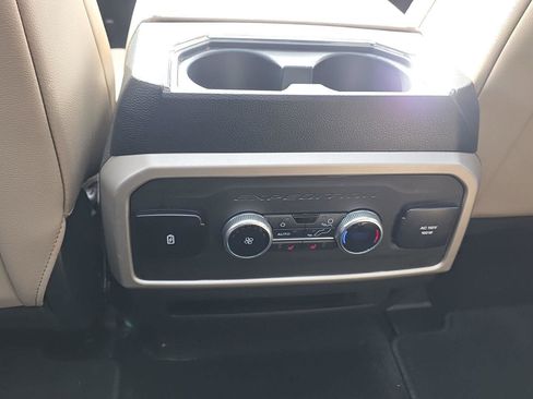 Used 2022 Ford Expedition Limited image 18