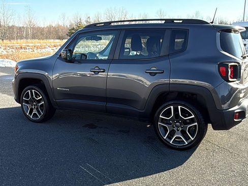 Used 2019 Jeep Renegade Latitude w/ Cold Weather Group image 11