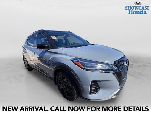 Used 2023 Nissan Kicks SR w/ SR Premium Package FWD image 6
