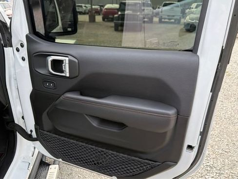 Used 2023 Jeep Wrangler Unlimited Rubicon 392 w/ Xtreme Recon 35" Tire Package AWD/4WD image 18