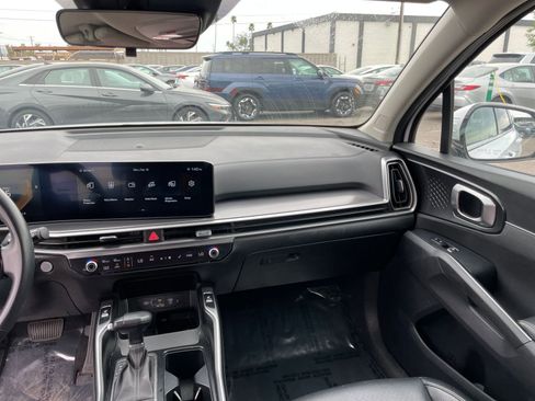 Used 2024 Kia Sorento S image 38