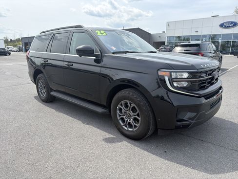Used 2025 Ford Expedition Active AWD/4WD image 1