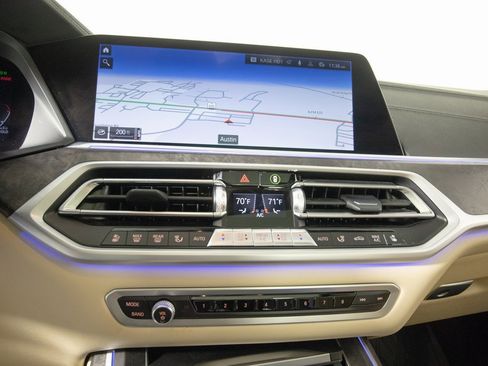 Used 2022 BMW X7 xDrive40i w/ Premium Package image 27