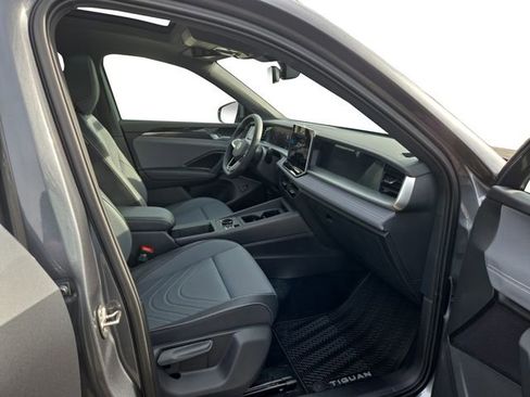New 2026 Volkswagen Tiguan SE R-Line AWD/4WD image 22