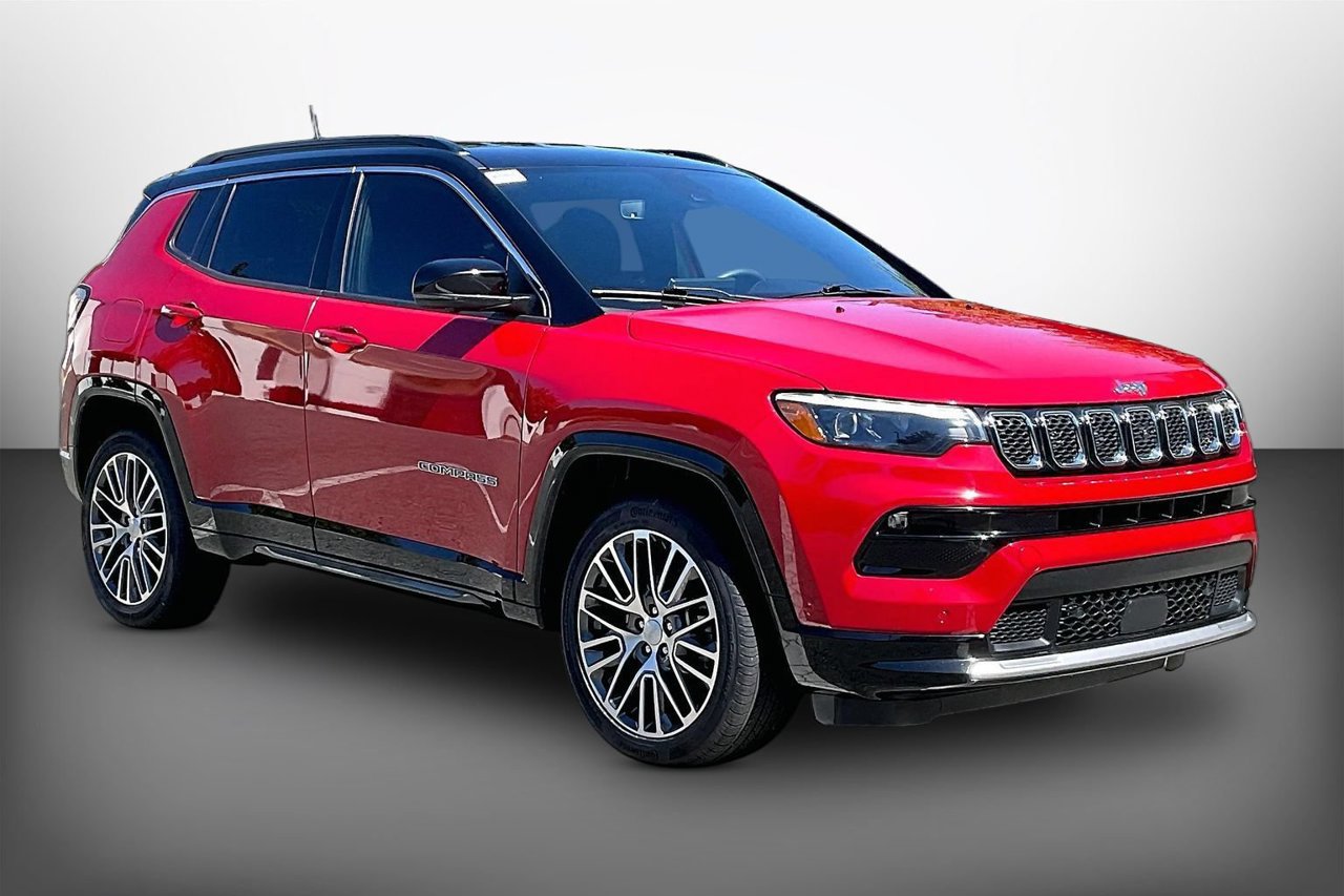 Certified 2024 Jeep Compass Limited w/ Elite Group AWD/4WD image 1