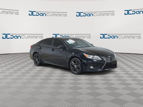 Used 2015 Lexus ES 350 w/ Luxury Package FWD image 2