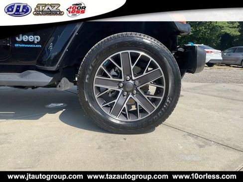 Used 2023 Jeep Wrangler Unlimited Sahara w/ Cold Weather Group AWD/4WD image 8