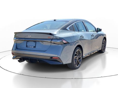 New 2026 Nissan Sentra SR FWD image 4