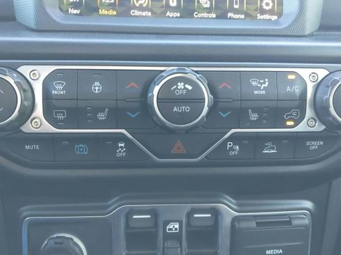 Used 2022 Jeep Wrangler Unlimited Sahara w/ Cold Weather Group image 25