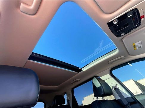 Used 2025 Kia Sorento SX image 12