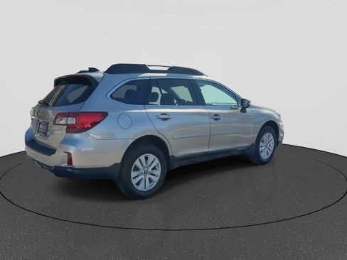Used 2017 Subaru Outback 2.5i Premium image 8