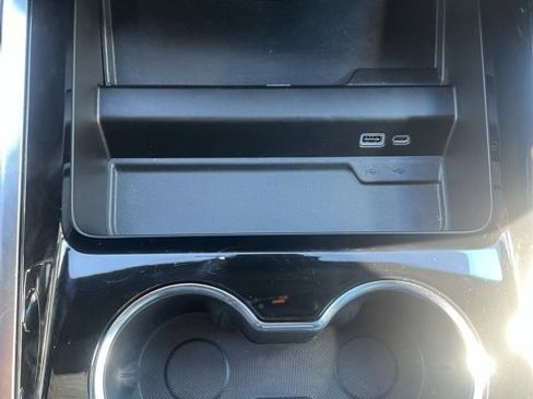 Used 2025 Chevrolet Suburban Premier image 38