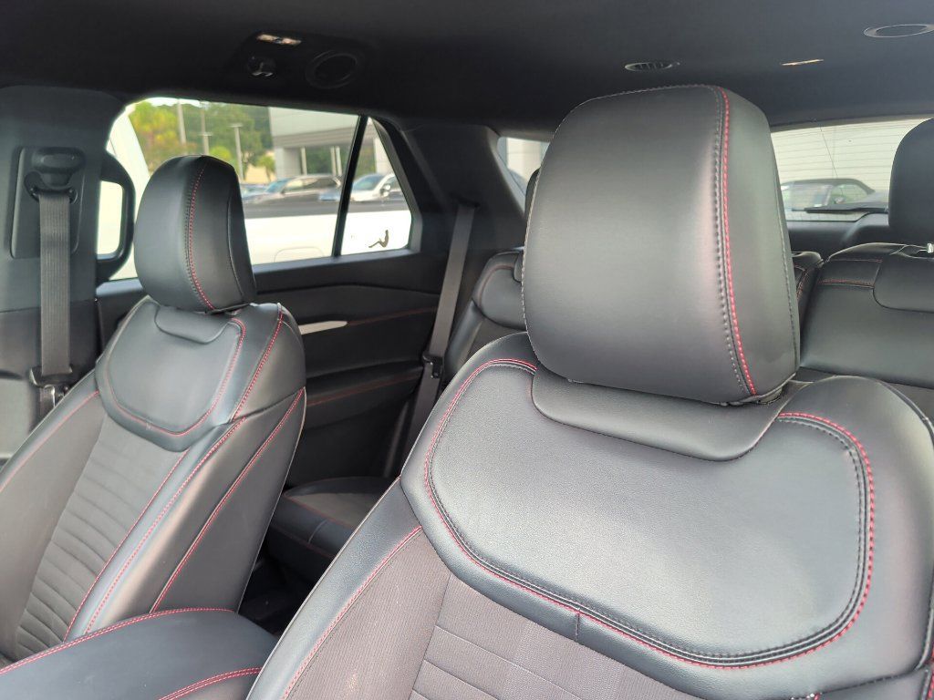 Used 2025 Ford Explorer ST-Line RWD image 7