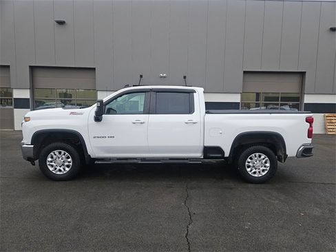 Used 2022 Chevrolet Silverado 2500 LT w/ Convenience Package image 2