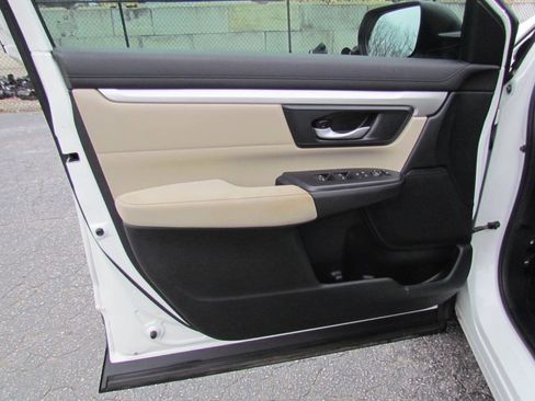 Used 2017 Honda CR-V LX image 11