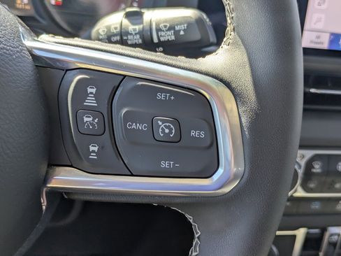 Used 2025 Jeep Wrangler Unlimited Sahara w/ Safety Group AWD/4WD image 17