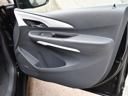 Used 2020 Chevrolet Bolt Premier w/ Infotainment Package FWD image 22