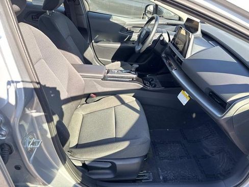 Used 2025 Toyota Prius LE image 9