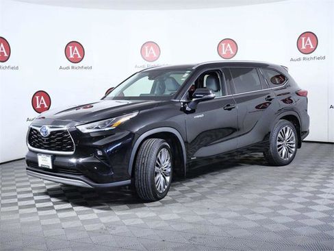 Used 2020 Toyota Highlander Platinum image 4