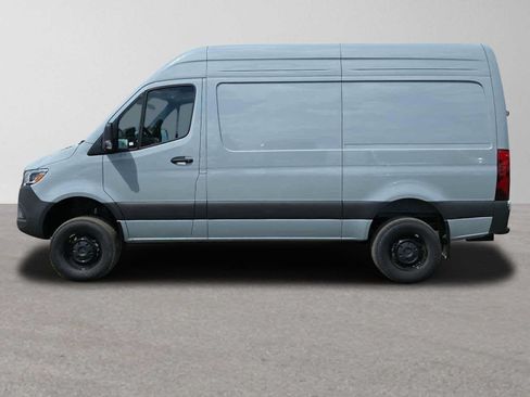 Used 2025 Mercedes-Benz Sprinter 2500 image 6
