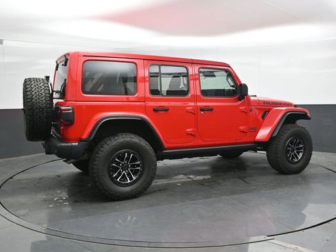 Used 2025 Jeep Wrangler Unlimited Rubicon AWD/4WD image 4