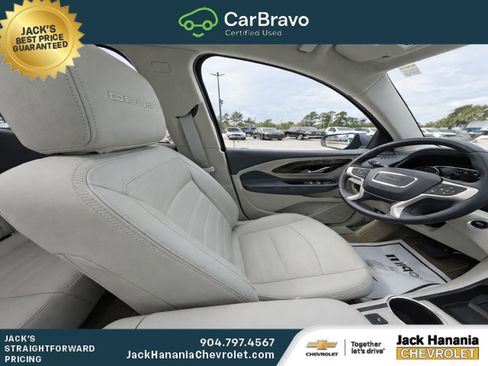 Used 2024 GMC Terrain Denali w/ Denali Premium Package AWD/4WD image 9