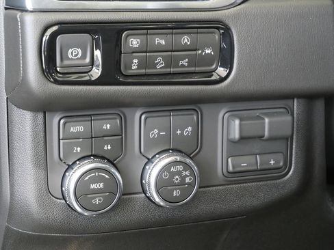New 2026 GMC Yukon XL Denali w/ Denali Reserve Package AWD/4WD image 22