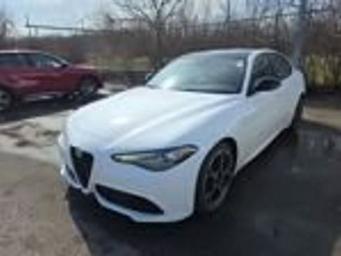 Used 2023 Alfa Romeo Giulia Veloce image 2