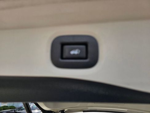 Used 2018 Nissan Rogue SV AWD/4WD image 11