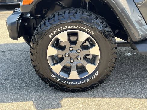 Used 2022 Jeep Wrangler Unlimited Sahara w/ Cold Weather Group image 9