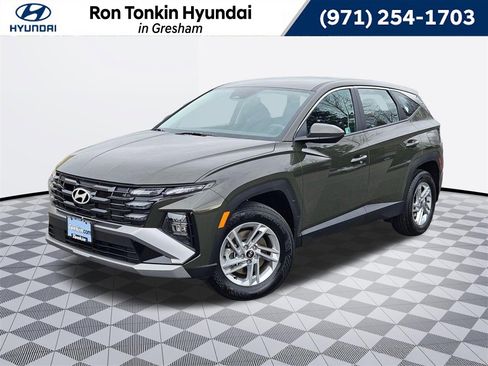 Certified 2025 Hyundai Tucson SE image 1