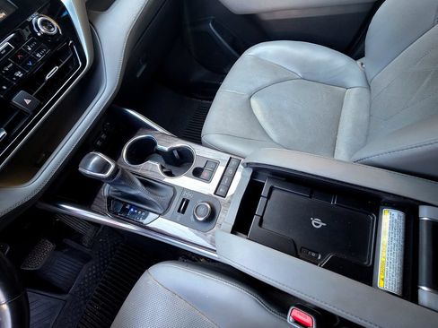 Used 2021 Toyota Highlander Platinum AWD/4WD image 35