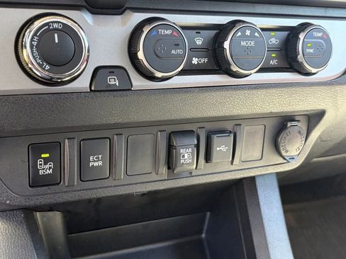 Used 2022 Toyota Tacoma SR5 w/ Technology Package AWD/4WD image 9