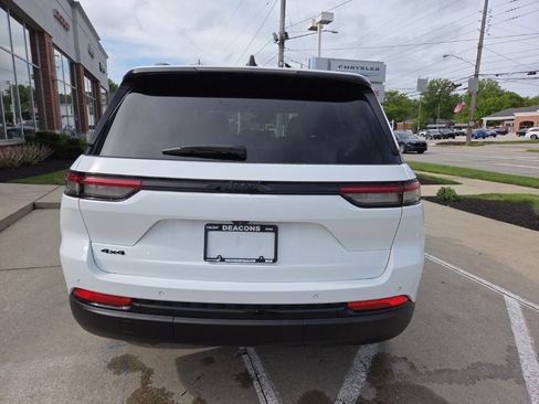 Certified 2024 Jeep Grand Cherokee Altitude AWD/4WD image 10