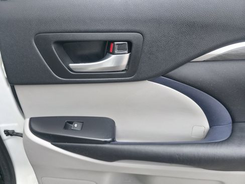 Used 2017 Toyota Highlander Limited image 25