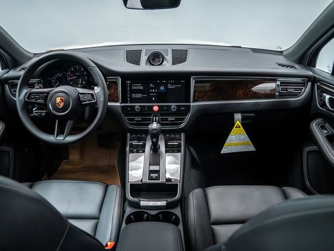 Certified 2026 Porsche Macan AWD/4WD image 21