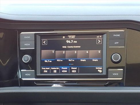 Used 2024 Volkswagen Jetta SE w/ Panoramic Sunroof Package image 26