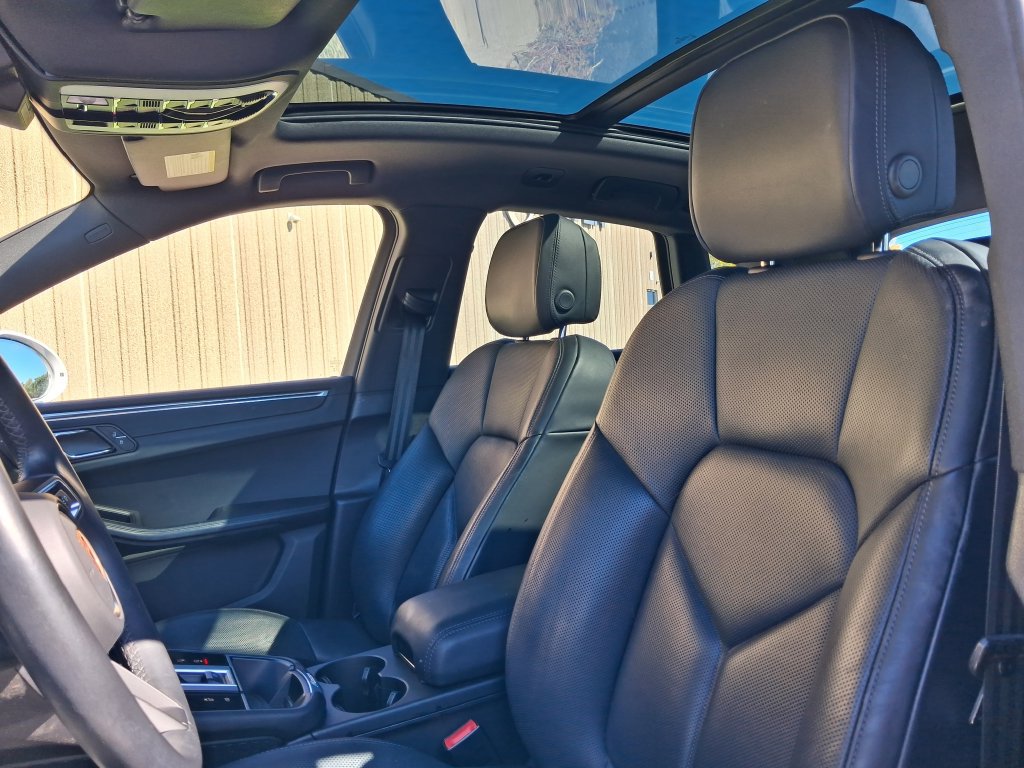 Certified 2024 Porsche Macan S AWD/4WD image 28