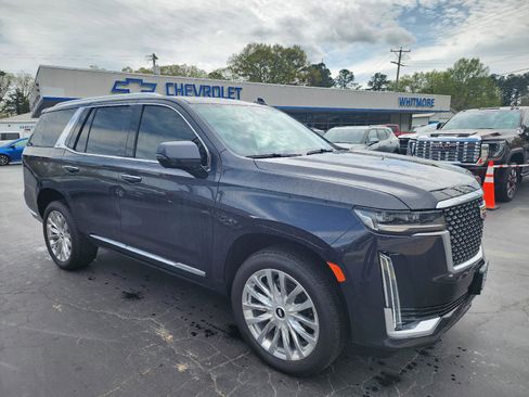 Used 2023 Cadillac Escalade Premium Luxury image 5