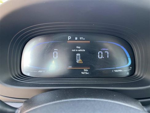 Used 2024 Hyundai Venue Limited image 13